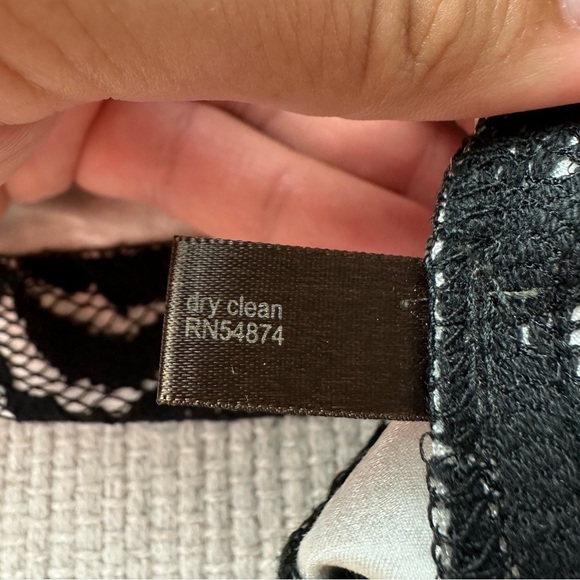 THE LIMITED Sleeveless Black Lace With White Underlay Dress | Size 10 - Picture 15 of 16